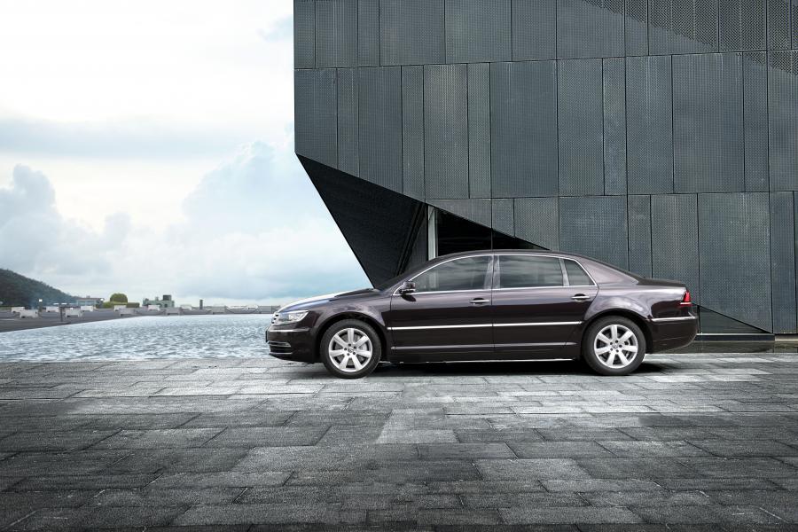  Volkswagen Phaeton V6 2015 года  (CN) (фото 15 из 15)